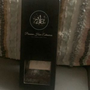 Zala real hair ,clip in-extensions, I believe 16 inch. Dirty blonde 5 piece